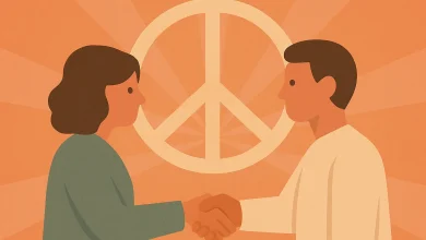 Pastel tonlarda iki hayali karakter, birbirine uzanan elleriyle bir barış simgesi oluşturuyor; arka planda yumuşak turuncu ve bej tonlarında ışık hüzmesi, duygusal bir yenilenme havası taşıyor, çizim tarzı minimalist ve etkileyici