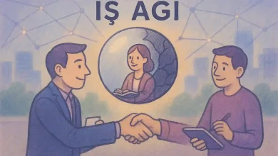 Pastel tonlarda çizilmiş hayali bir iş dünyası sahnesi: yumuşak mavi ve mor arka planda, stilize edilmiş karakterler el sıkışırken, arka tarafta soyut ağ (network) çizgileri ve ışık parlamaları. Karakterlerin yüz ifadeleri samimi, pozları açık ve davetkâr. Detaylar: elinde kartvizit tutan biri, diğeri not defterine bir şeyler yazıyor. Arka planda hafif bulanık ofis silüetleri. Stil: flat design, rüya gibi atmosfer.