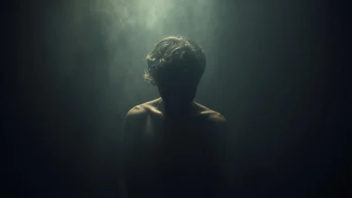 Geçmişte yapılan hatalarla başa çıkma sürecini anlatan sembolik bir görsel